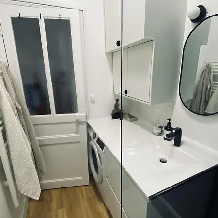 Renovated On Courtyard *